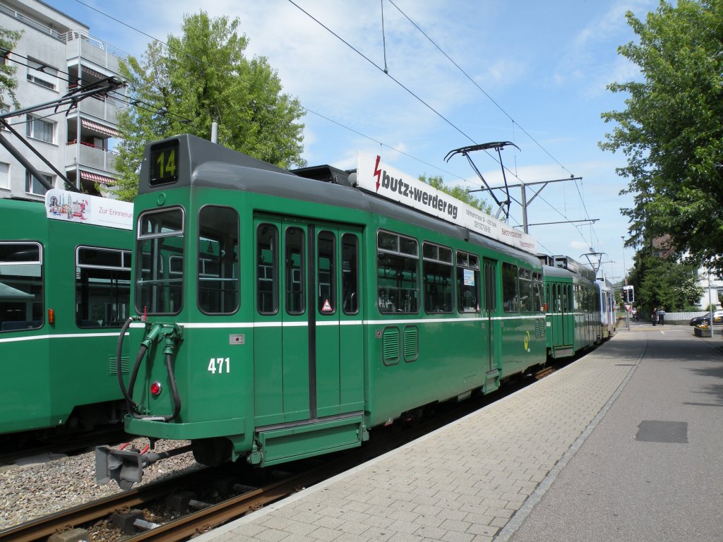 Be 4/4 471 auf der Linie 14 an der Endstation in Pratteln. Der Be 4/4 471 wurde am 01.03.1968 in Betrieb genommen.