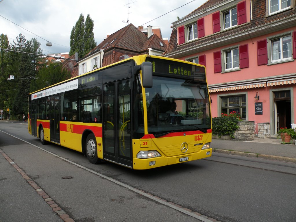 Mercedes Citaro mit der Betriebsnummer 31 auf der Linie 61 Richtung Letten unterwegs.
