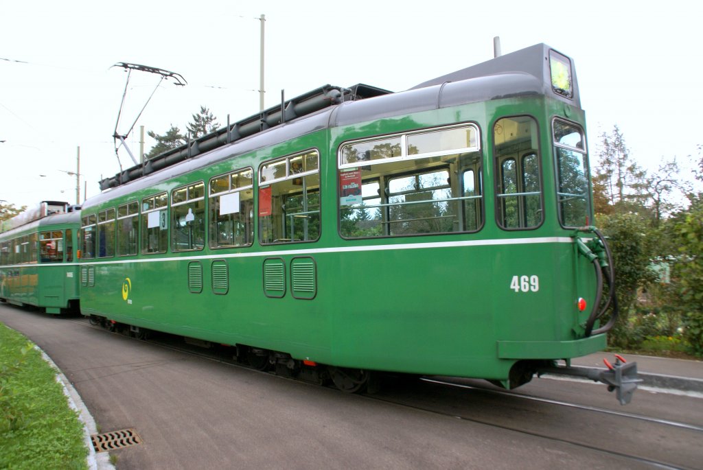 Motorwagen 469 an der Endstation Birsfelden Hard auf der Linie 3. Der Be 4/4 469 wurde am 05.02.1968 in Betrieb genommen.