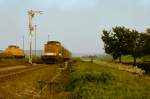 Am 03.10.1987 fotografierte Klaus Pollm�cher die DR 110 049-4 mit einem Personenzug Richtung Nebra bei der Einfahrt in Laucha.